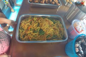 Island Hopping in Phuket - Thai Fried noodles