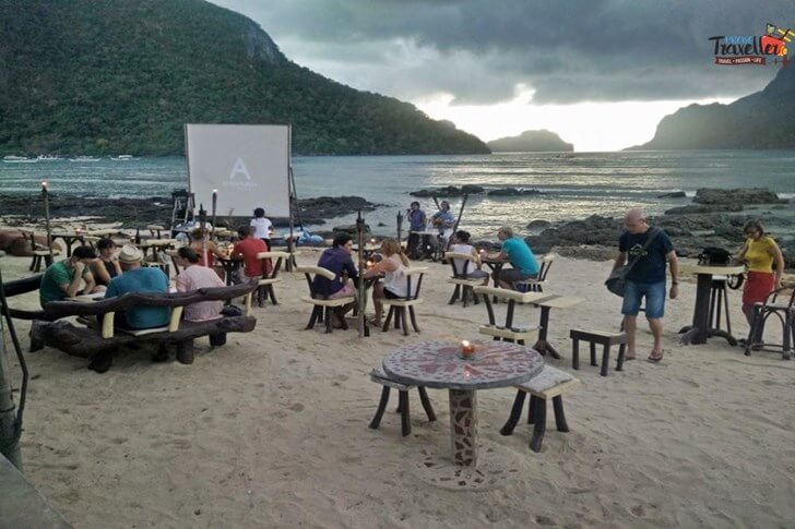 Travel to the Philippines - Movie by the beach @ Makulay Lodging, El Nido