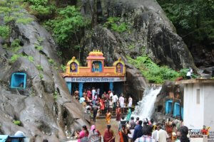places to visit around chikmagalur - Kalhatti Falls
